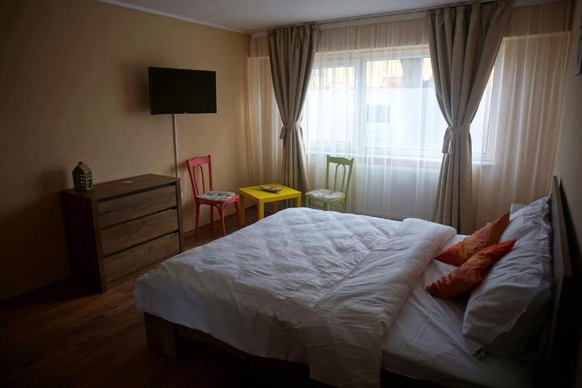 Apartament cu 3 camere decomandat, mobilat în Faleza Nord