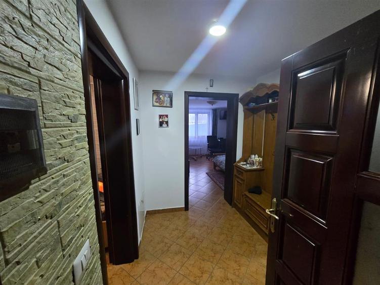Casă individuală cu 4 camere cu Teren 7000 Mp în Mitocu Dragomirnei