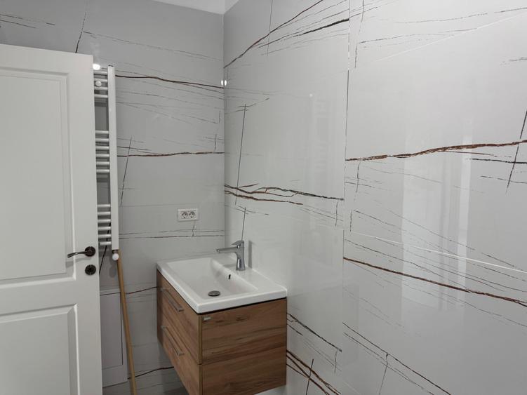 Duplex cu 4 camere cu Canalizare în Vișani