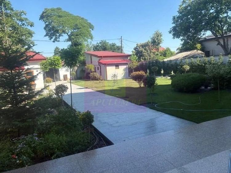 Casă cu 10 camere cu Teren 1700 Mp în Sud