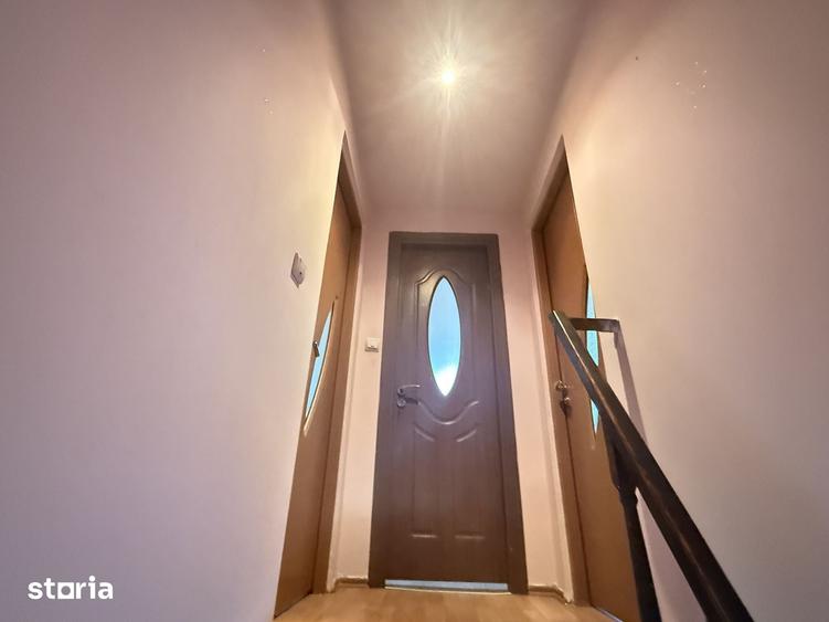 Apartament cu 4 camere decomandat în Est
