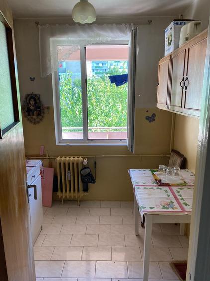 Apartament cu 3 camere decomandat în Drumul Taberei