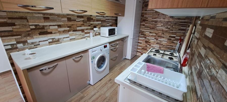 Apartament cu 4 camere decomandat în Delfinariu