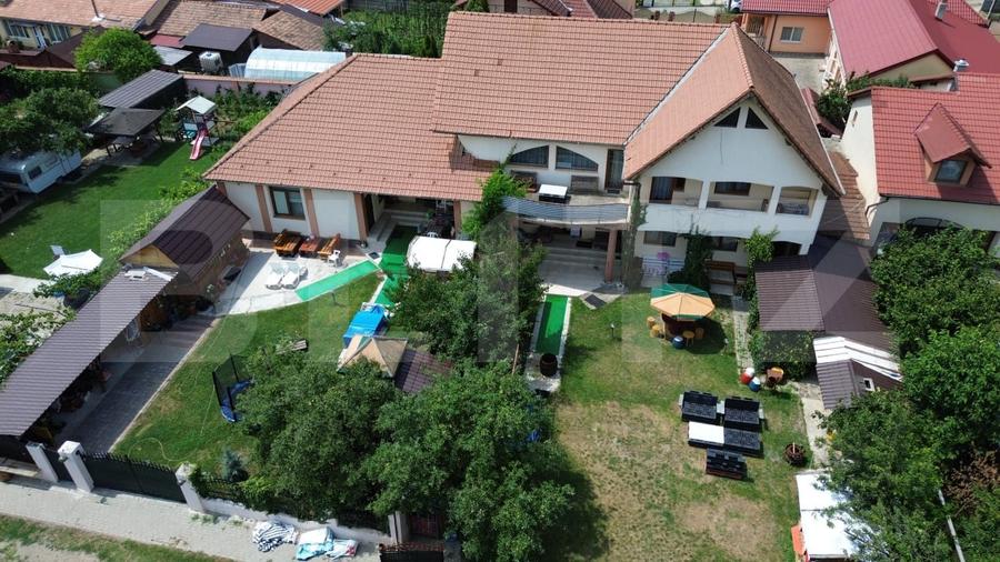Casă individuală cu 8 camere cu Canalizare în Micești