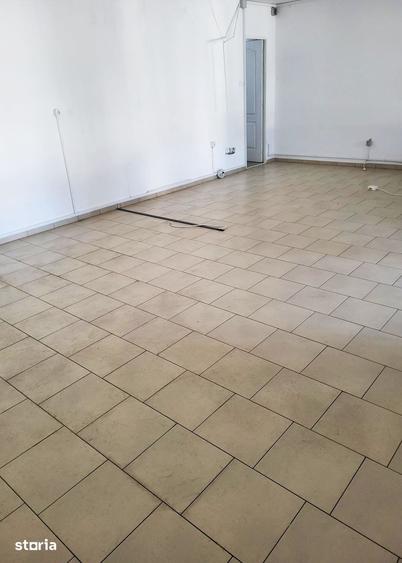 Spațiu comercial, de 75 mp, în Bucium