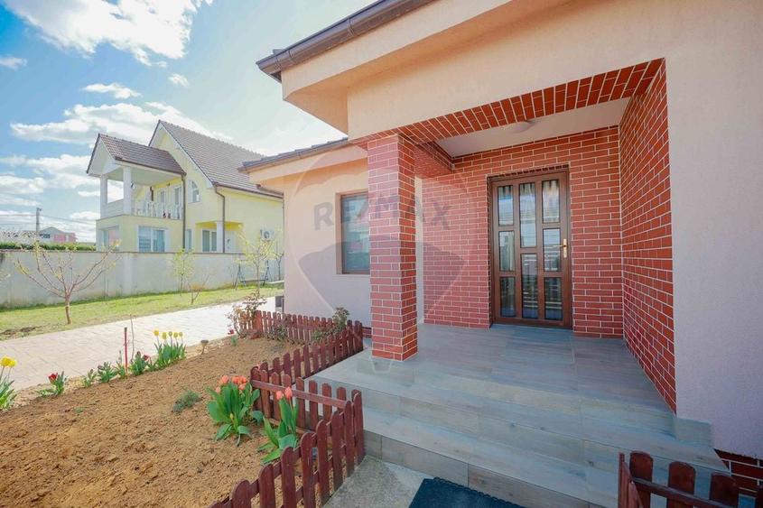 Casă individuală cu 3 camere cu Teren 486 Mp în Sânmartin