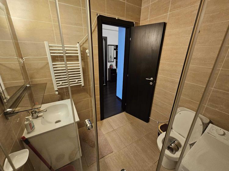 Apartament cu 3 camere semidecomandat în 13 Septembrie