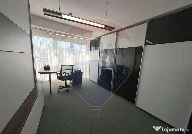 Apartament cu 5 camere decomandat în Armeneasca