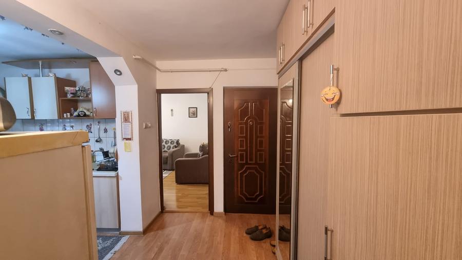 Apartament cu 2 camere decomandat în Nicolina