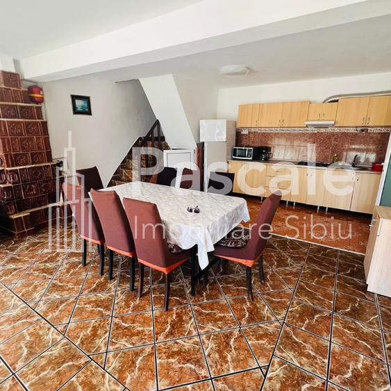 Casă individuală cu 4 camere cu Piscina în Eșelnița