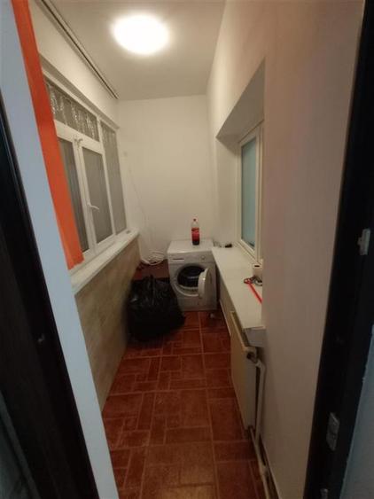 Apartament cu 4 camere semidecomandat, mobilat în Podu Roș