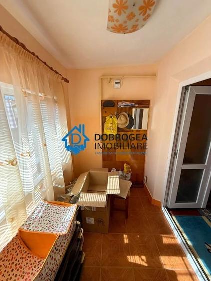 Casă cu 6 camere cu Teren 320 Mp în Păcii