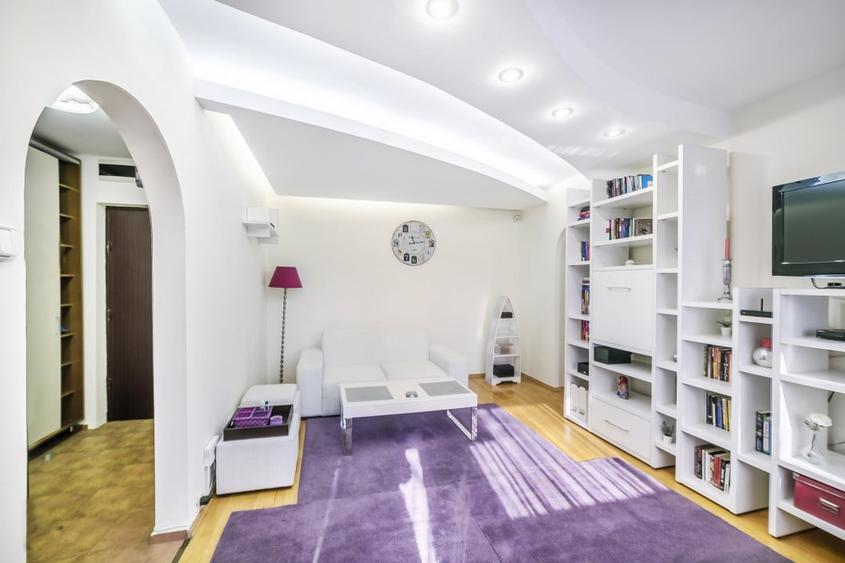 Apartament cu 2 camere semidecomandat, mobilat în 1 Mai