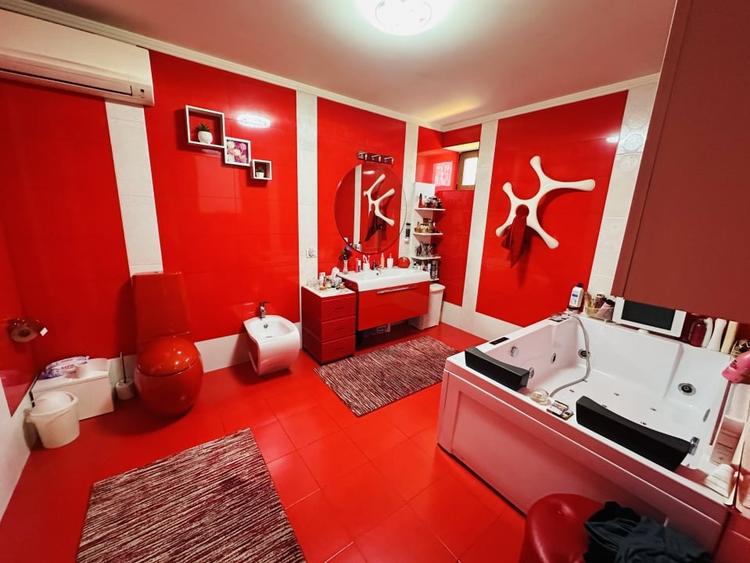 Casă individuală cu 5 camere cu Canalizare în Chiajna