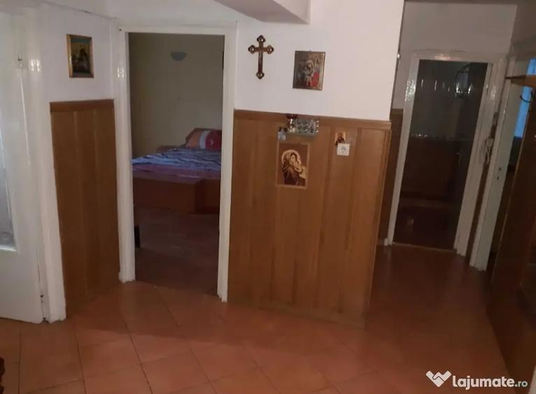 Apartament cu 4 camere decomandat în Central