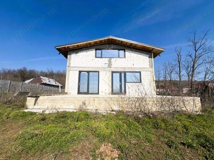 Casă cu Teren 1490 Mp în Proaspeți