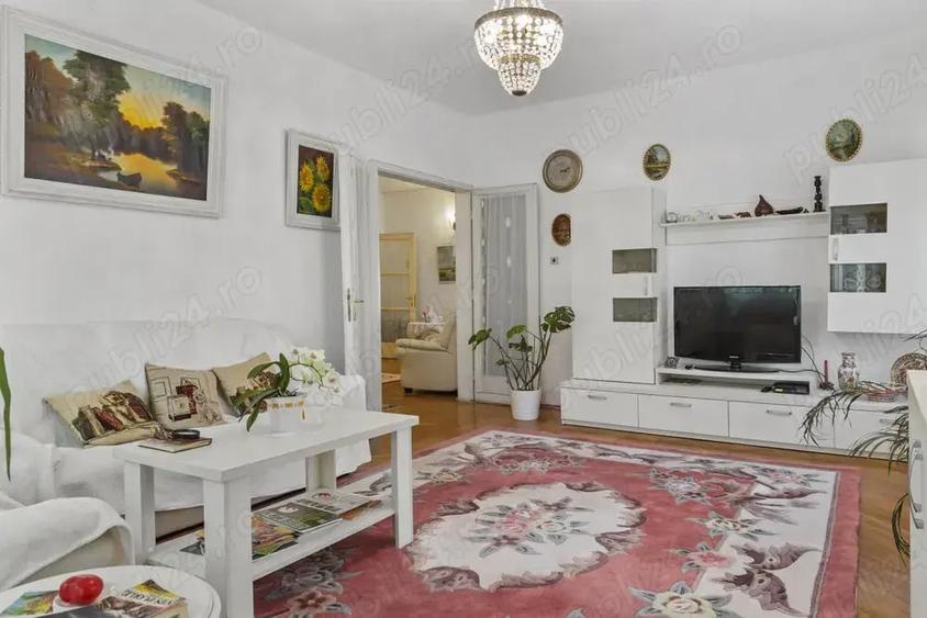 Apartament cu 4 camere decomandat în Central