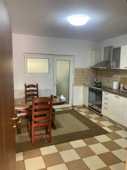 Casă individuală cu 6 camere cu Canalizare în Sebastian