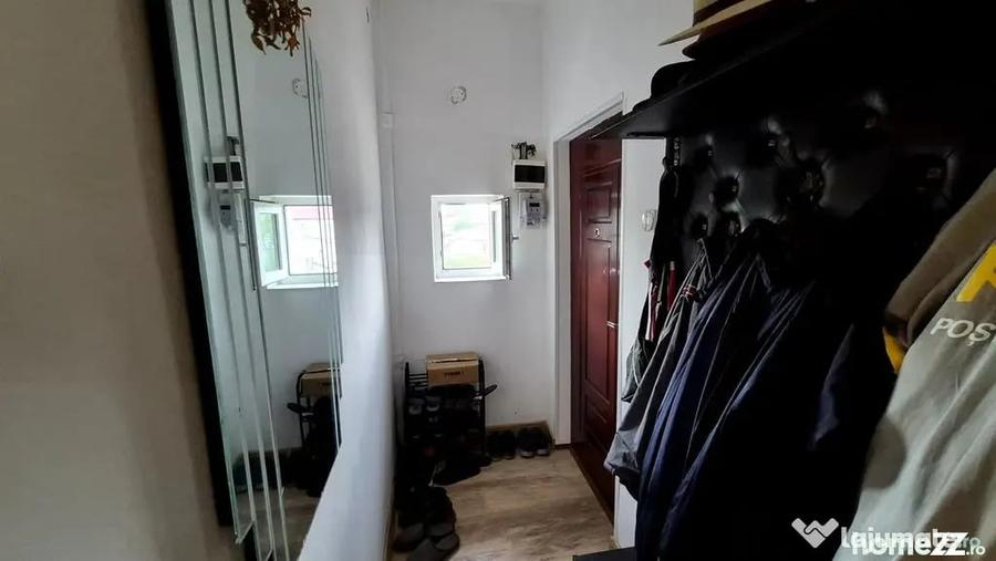 Apartament cu 3 camere semidecomandat în Basarab