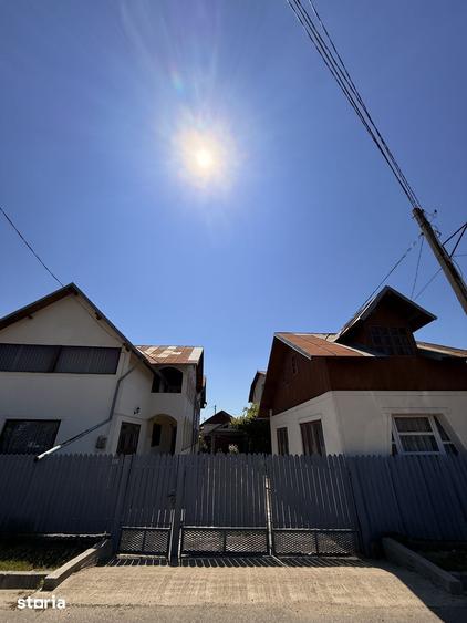 Casă cu 7 camere cu Teren 830 Mp în
