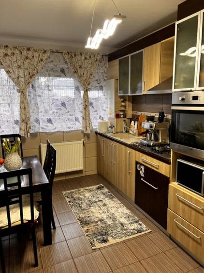 Apartament cu 3 camere decomandat în George Enescu