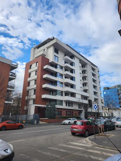 Apartament cu 3 camere decomandat, mobilat în Dacia