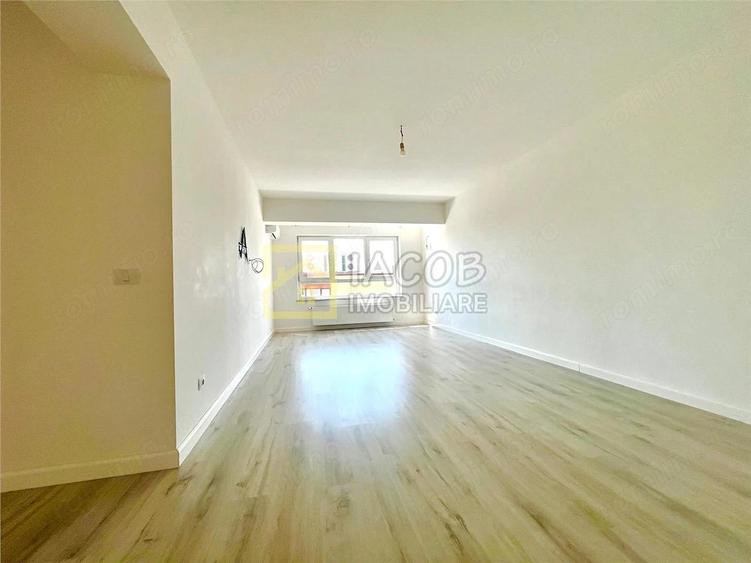 Apartament cu 3 camere semidecomandat în Ștefan cel Mare