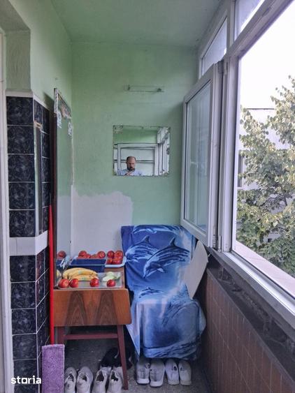 Apartament cu 3 camere decomandat în Titan