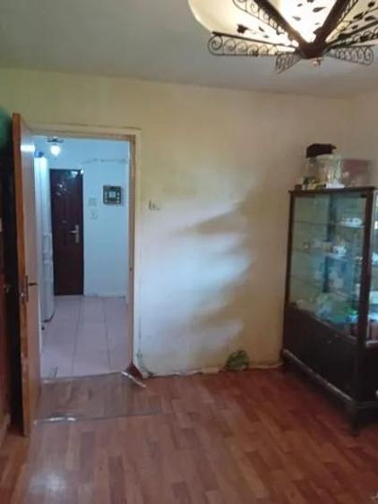 Apartament cu 3 camere semidecomandat, mobilat în Berceni — fotografia 1