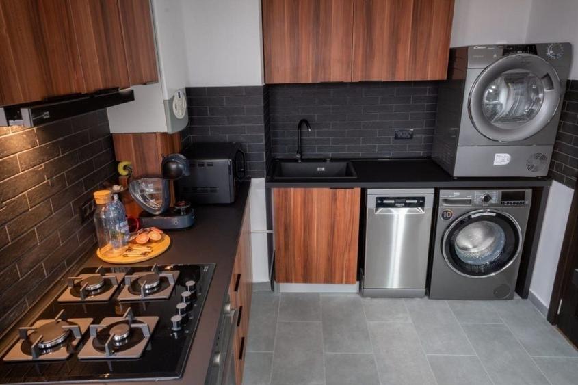 Apartament cu 2 camere semidecomandat, mobilat în Victoriei