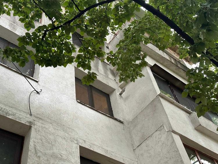 Apartament cu 3 camere semidecomandat în Micro 17