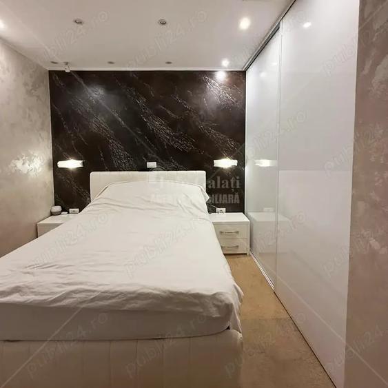 Apartament cu 6 camere decomandat în Faleză