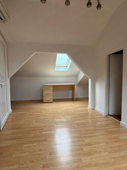 Casă cu 5 camere cu Teren 200 Mp în Central