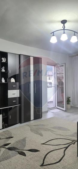 Apartament cu 3 camere semidecomandat în Sud