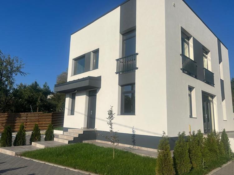 Casă cu 4 camere în Exterior Vest