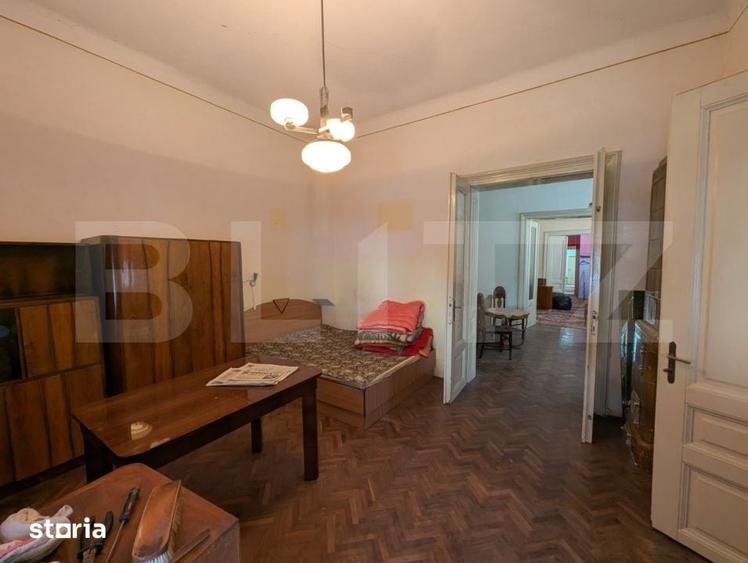 Casă cu 6 camere cu Teren 489 Mp în Lipoveni