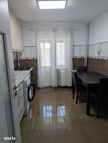 Apartament cu 3 camere semidecomandat în 9 Mai
