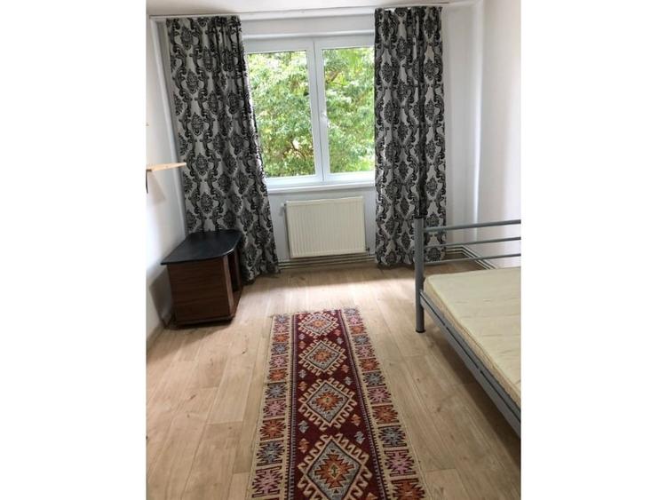 Apartament cu 3 camere decomandat, mobilat în Vlahuță