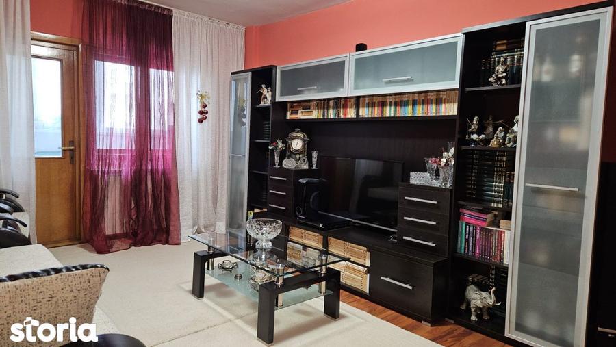 Apartament cu 3 camere decomandat în Cantacuzino