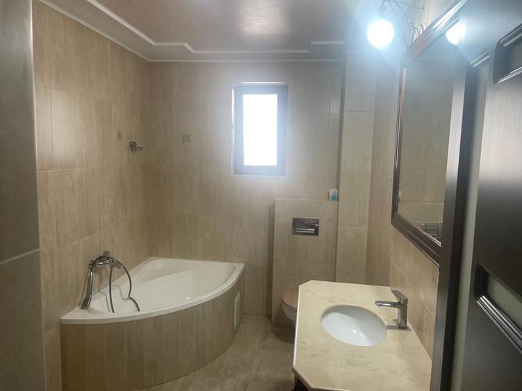Apartament cu 4 camere decomandat în Chiajna