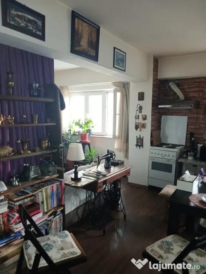 Apartament cu 2 camere decomandat în Central