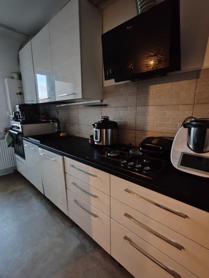 Apartament cu 3 camere decomandat în Ghiroda