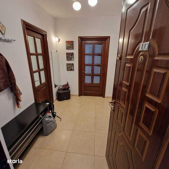 Apartament cu 3 camere, mobilat în Tei