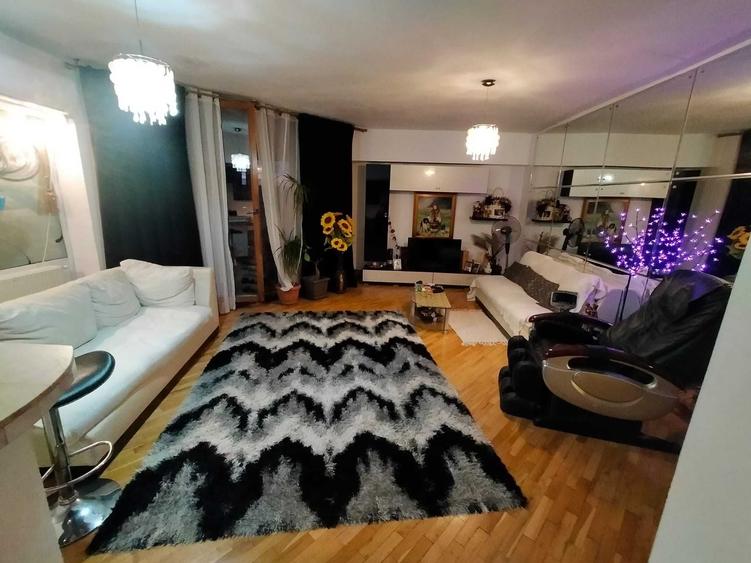 Apartament cu 3 camere în Badea Cârțan