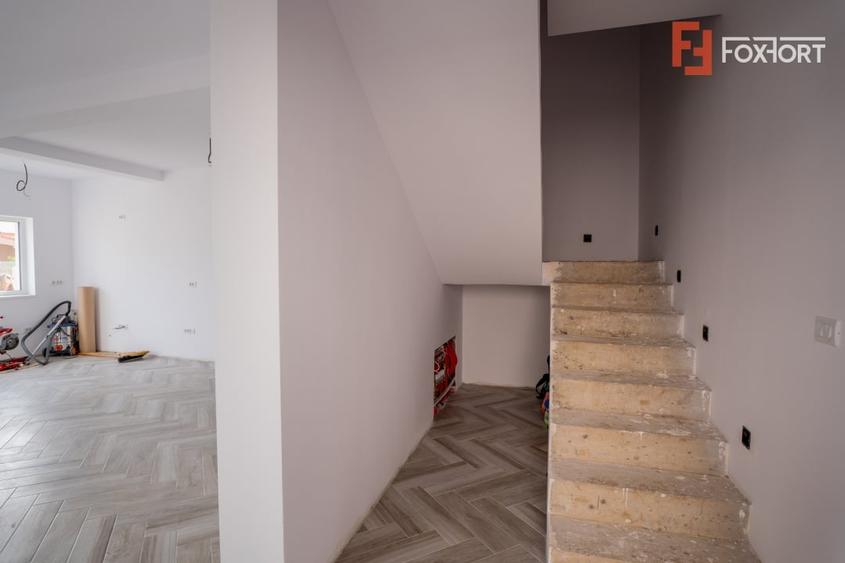 Duplex cu 4 camere cu Teren 273 Mp în Urseni