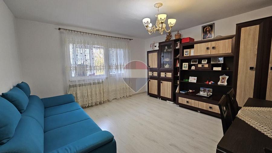 Apartament cu 3 camere semidecomandat, mobilat în Burdujeni