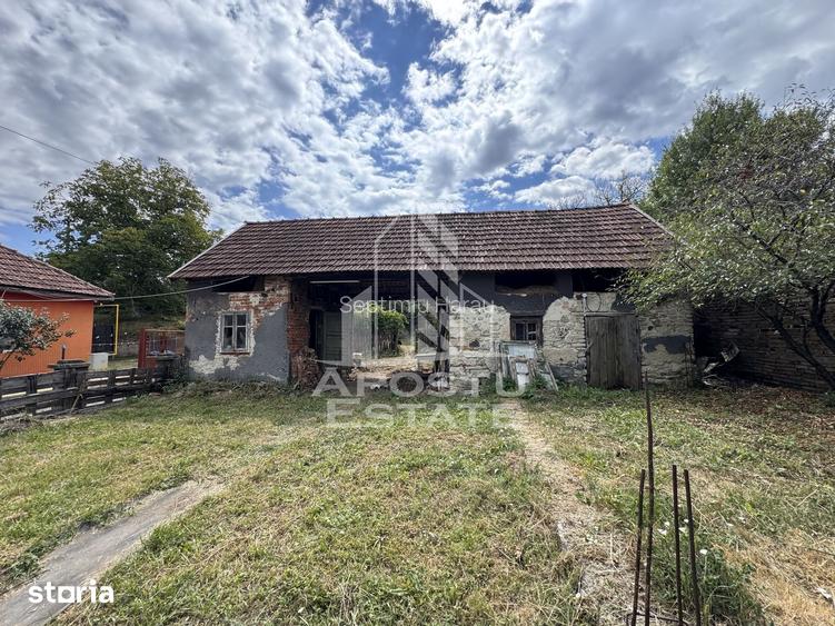Casa batraneasca cu 3 camere si teren de 841mp, in Racastie, Hunedoara