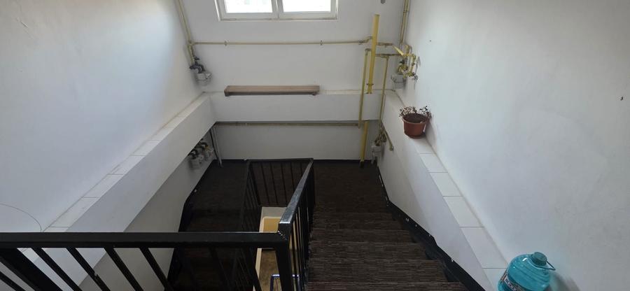 Apartament cu 2 camere decomandat în Km 4