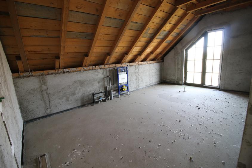 Casă cu 6 camere cu Teren 2000 Mp în Tătaru