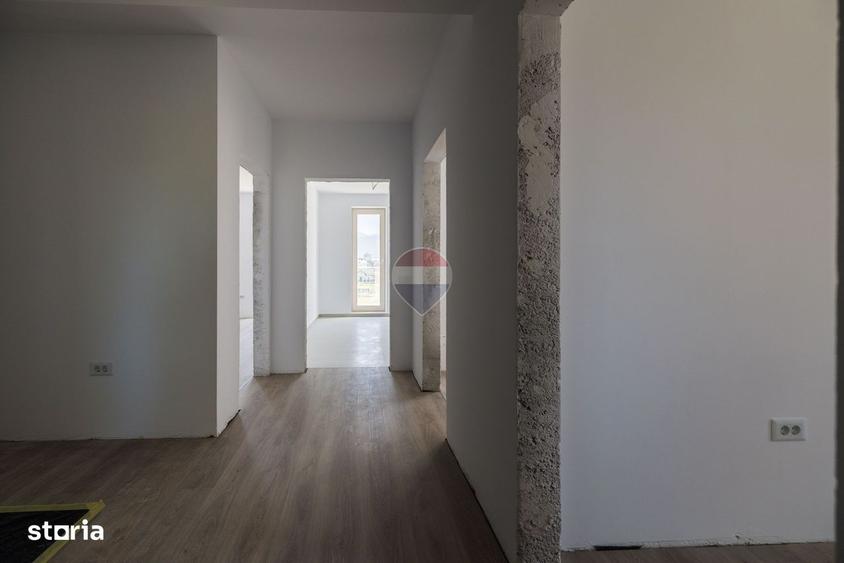 Apartament cu 3 camere în Tractorul